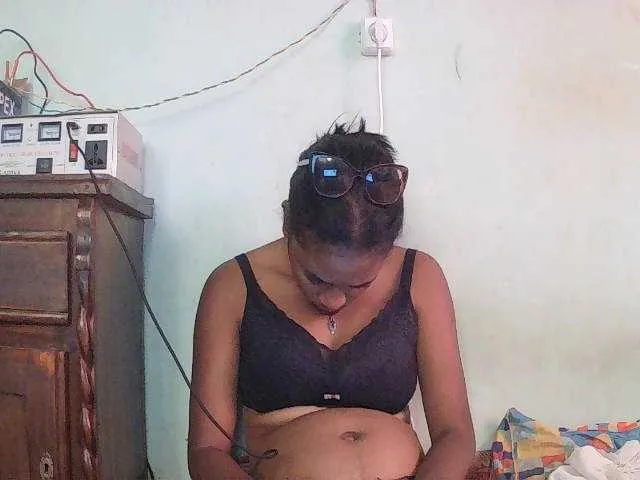 Live sex webcam photo for TriciaBella #293935159