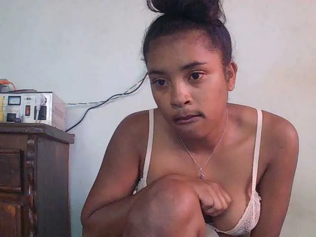 Live sex webcam photo for TriciaBella #294007417