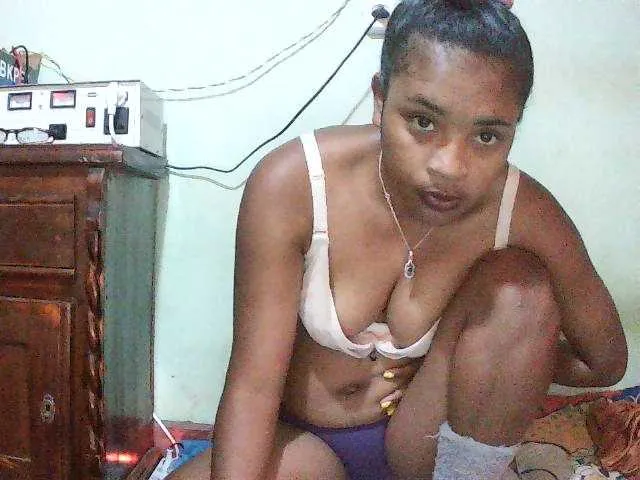 Live sex webcam photo for TriciaBella #294053779
