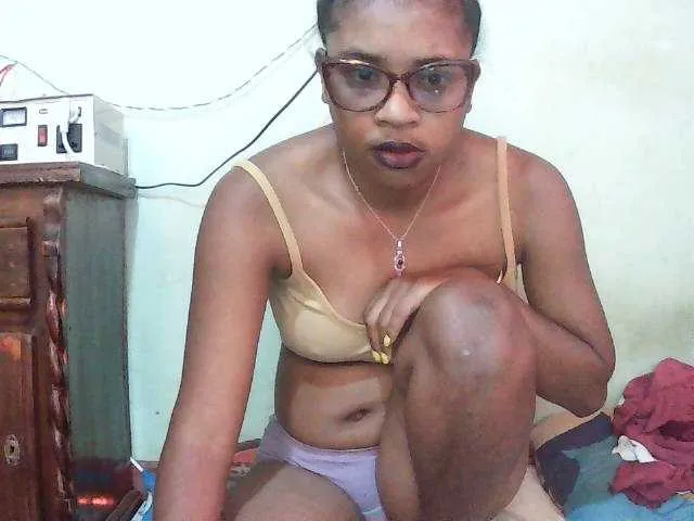 Live sex webcam photo for TriciaBella #294062739