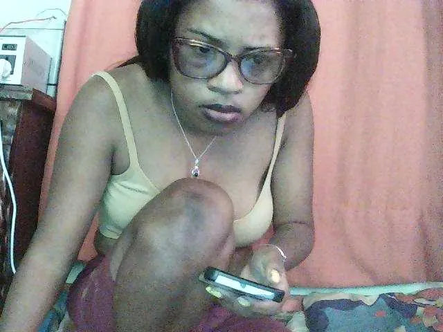 Live sex webcam photo for TriciaBella #294099414