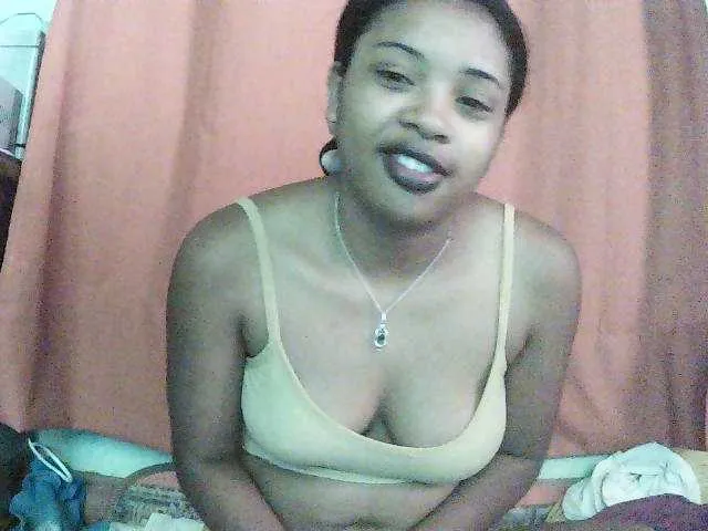 Live sex webcam photo for TriciaBella #294129437