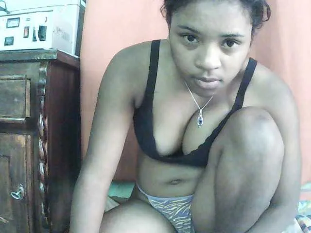 Live sex webcam photo for TriciaBella #294161270