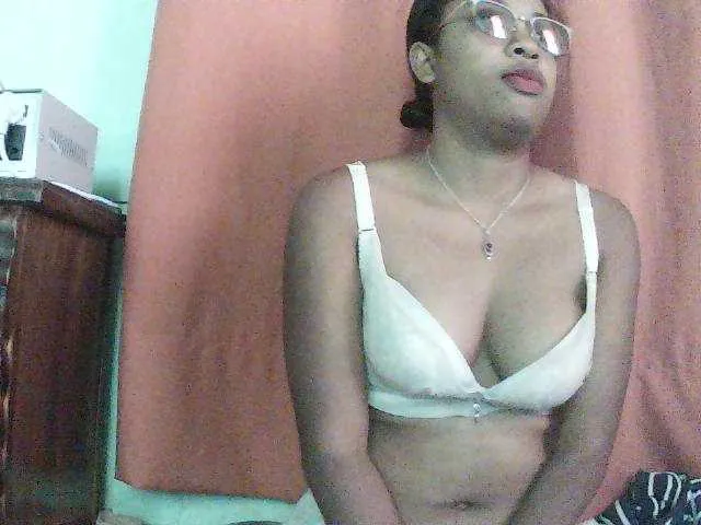 Live sex webcam photo for TriciaBella #294170100