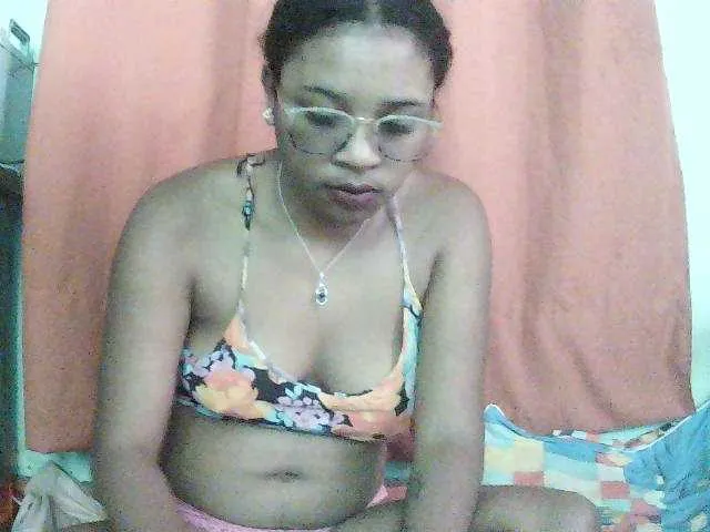 Live sex webcam photo for TriciaBella #294205218