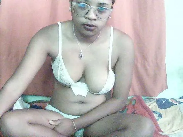 Live sex webcam photo for TriciaBella #294251963