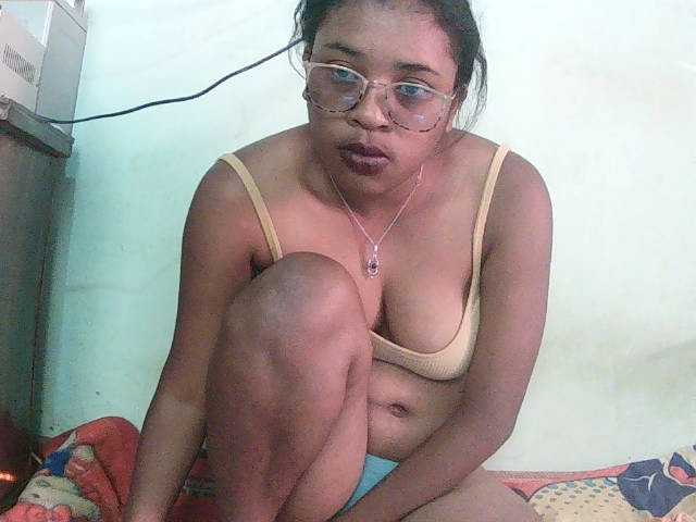 Live sex webcam photo for TriciaBella #294313780