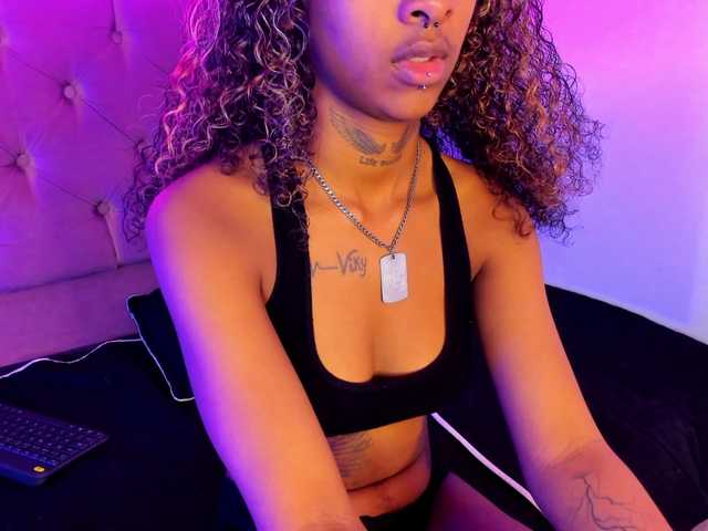 Live sex webcam photo for Triipsy #290363944