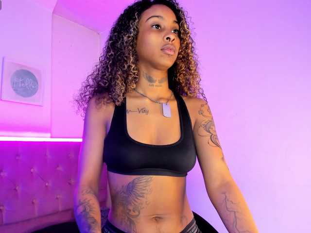 Live sex webcam photo for Triipsy #290378216