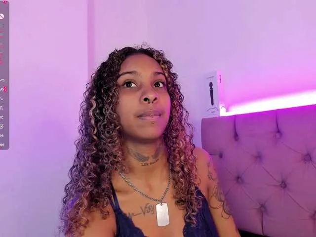 Live sex webcam photo for Triipsy #290981067