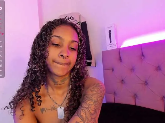 Live sex webcam photo for Triipsy #291073823