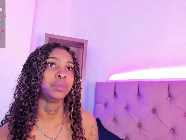 Live sex webcam photo for Triipsy #291380984