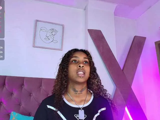 Live sex webcam photo for Triipsy #291794390