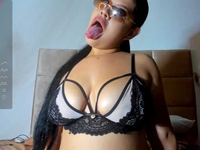 Live sex webcam photo for Trina-7 #277411109