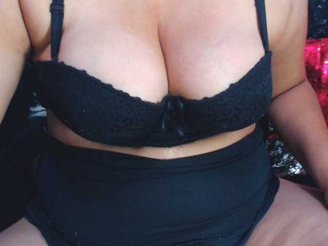 Live sex webcam photo for TrishaX #277544722