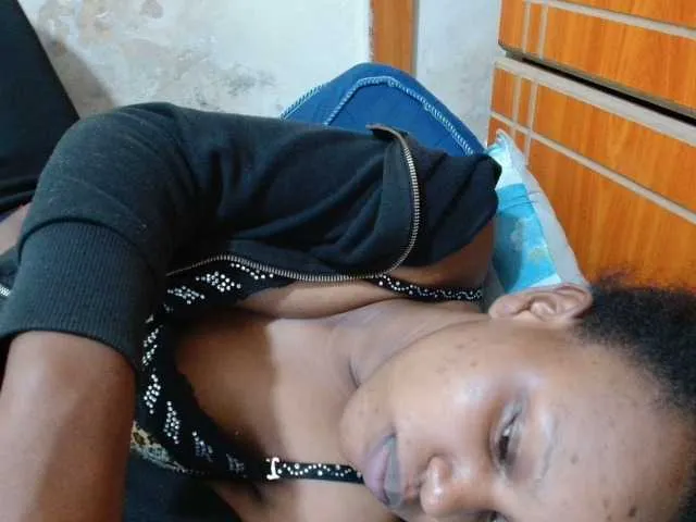 Live sex webcam photo for Trishadoll #290884029