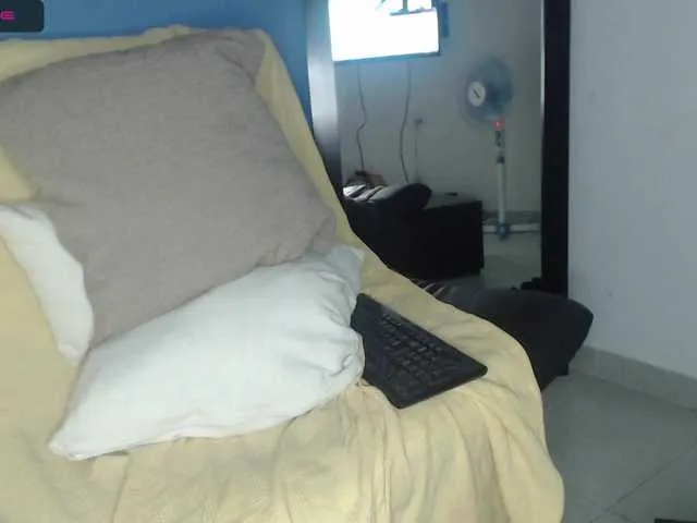 Live sex webcam photo for TrixiQueen #272534054