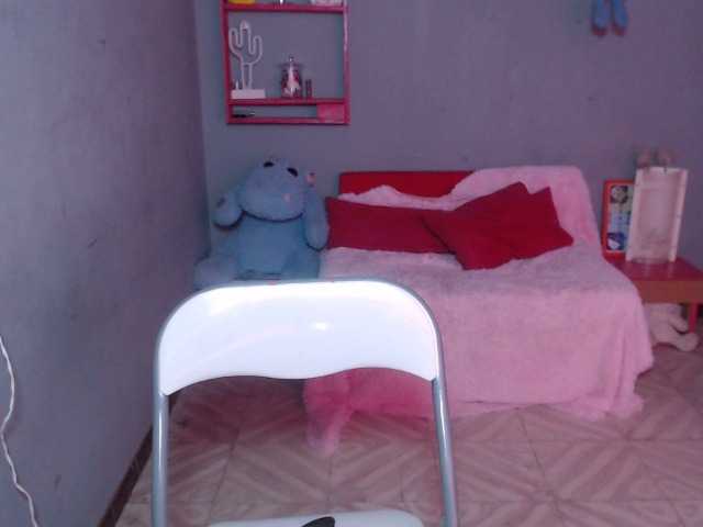 Live sex webcam photo for Trixie15 #273861342