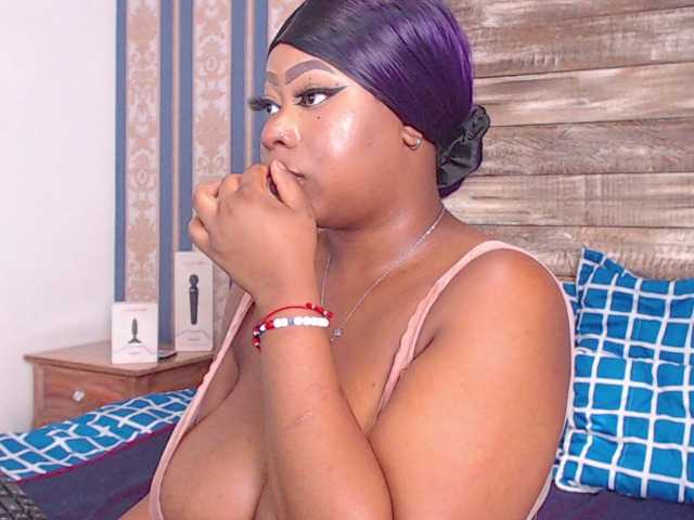 Live sex webcam photo for TrixieMar #291996235