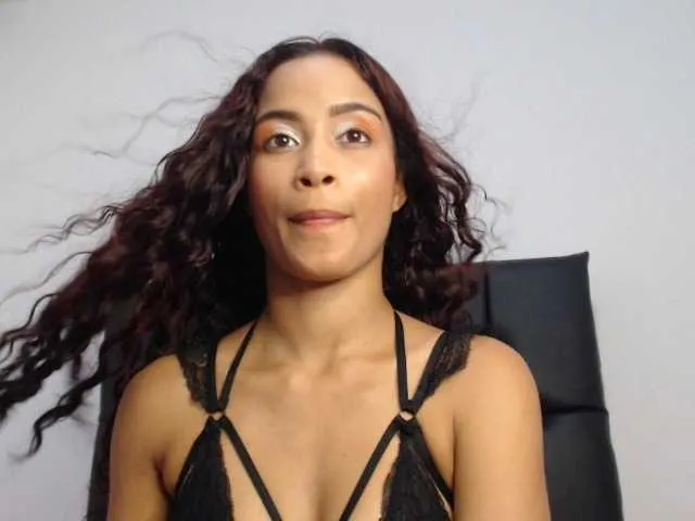 Live sex webcam photo for TrixieQueen22 #274378955