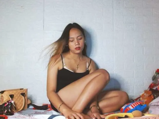 Live sex webcam photo for TrixieSoHottt #272499337