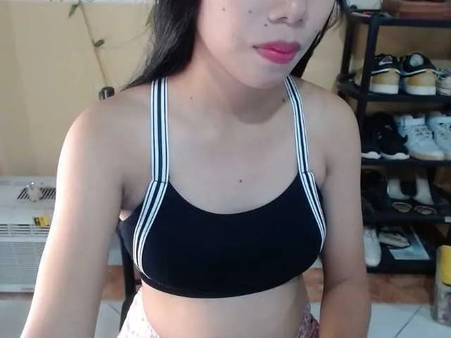 Live sex webcam photo for TrixieSoHottt #273708794