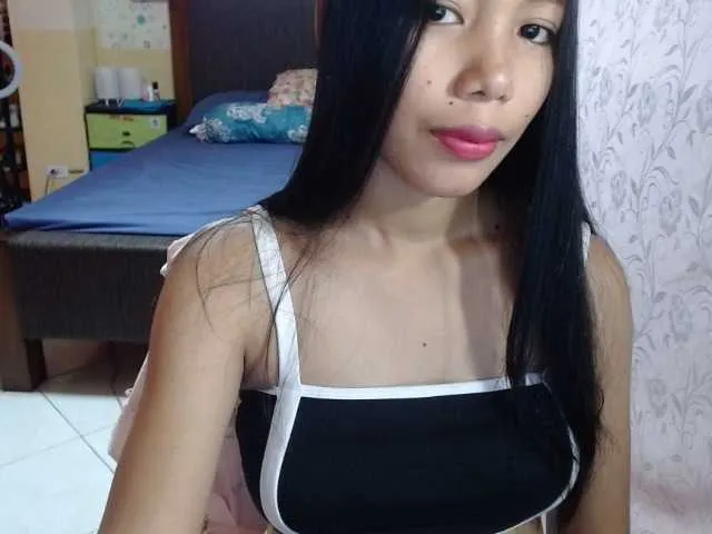 Live sex webcam photo for TrixieSoHottt #273750309