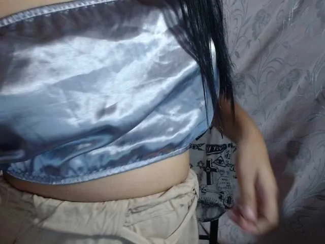 Live sex webcam photo for TrixieSoHottt #273761830