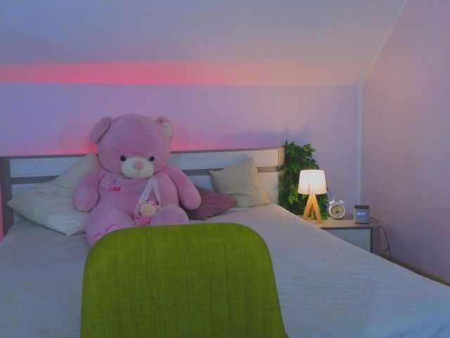 Live sex webcam photo for Trixiie #291479105