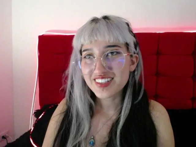 Live sex webcam photo for TrizaTau #271704703
