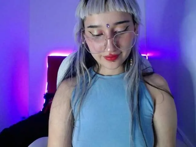 Live sex webcam photo for TrizaTau #271741559
