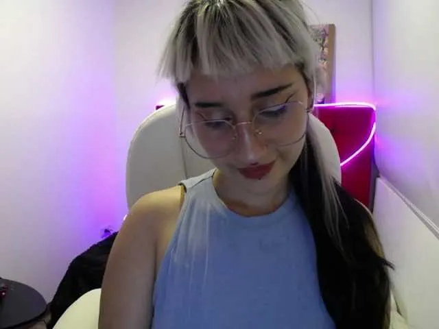 Live sex webcam photo for TrizaTau #271797062