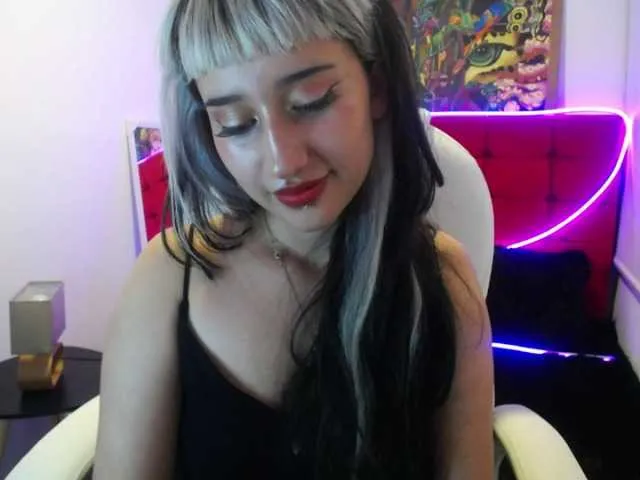Live sex webcam photo for TrizaTau #271821948