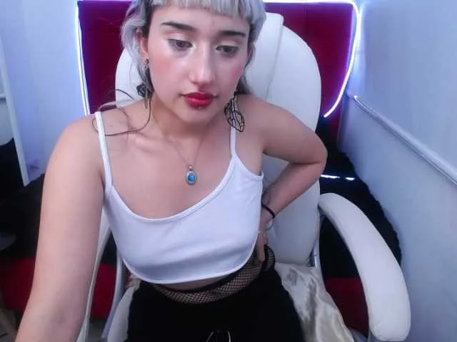 Live sex webcam photo for TrizaTau #271890516