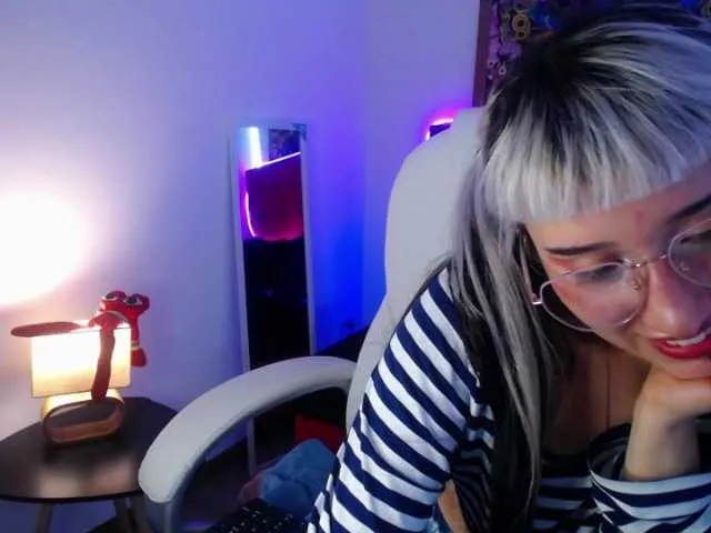 Live sex webcam photo for TrizaTau #271923832