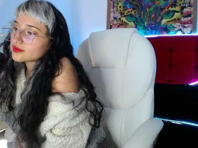 Live sex webcam photo for TrizaTau #272049116