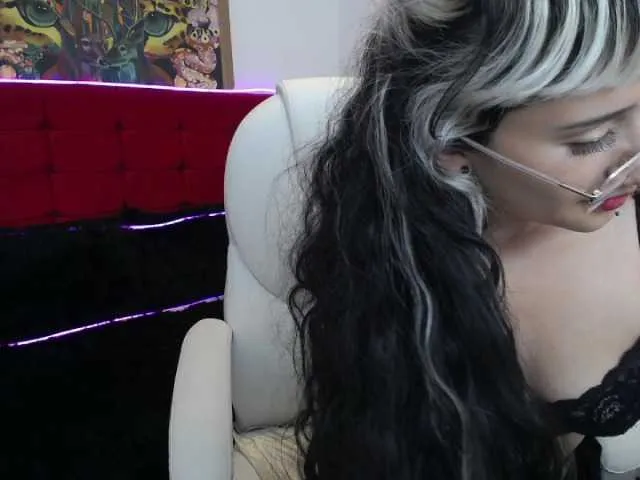 Live sex webcam photo for TrizaTau #272168290