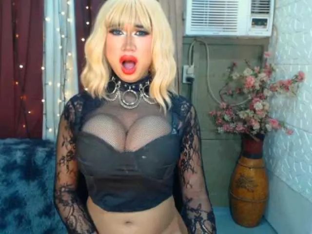 Live sex webcam photo for TsGiganticSelfsuckers #275591038