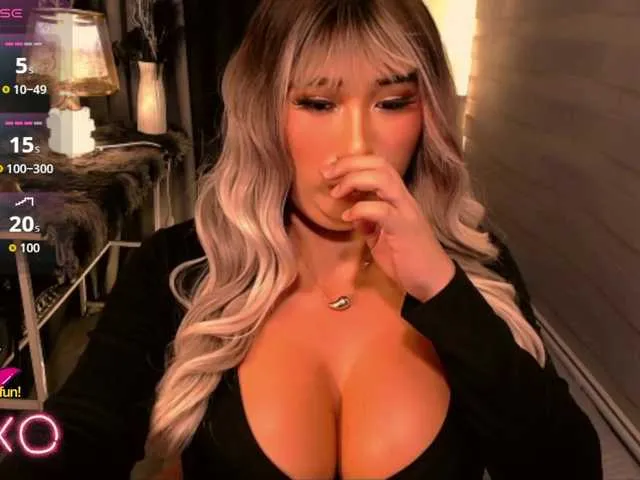 Live sex webcam photo for TsGiganticSelfsuckers #291773119