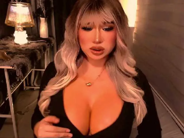 Live sex webcam photo for TsGiganticSelfsuckers #291823715