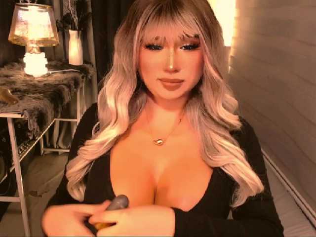 Live sex webcam photo for TsGiganticSelfsuckers #291907029