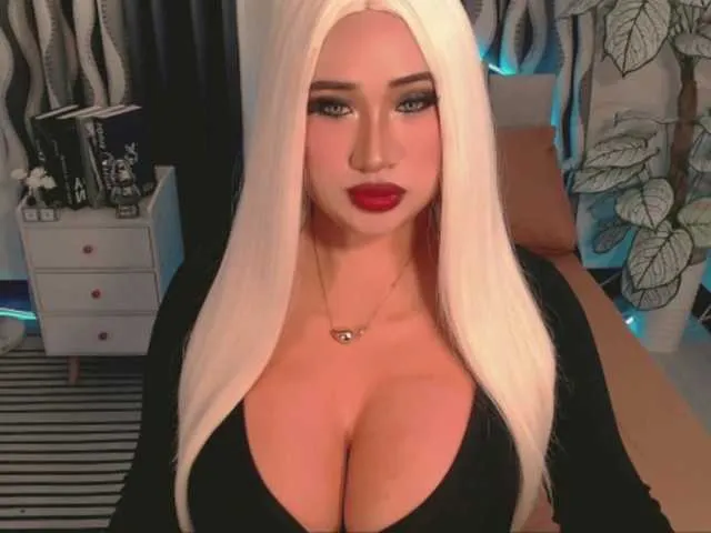 Live sex webcam photo for TsGiganticSelfsuckers #292190836