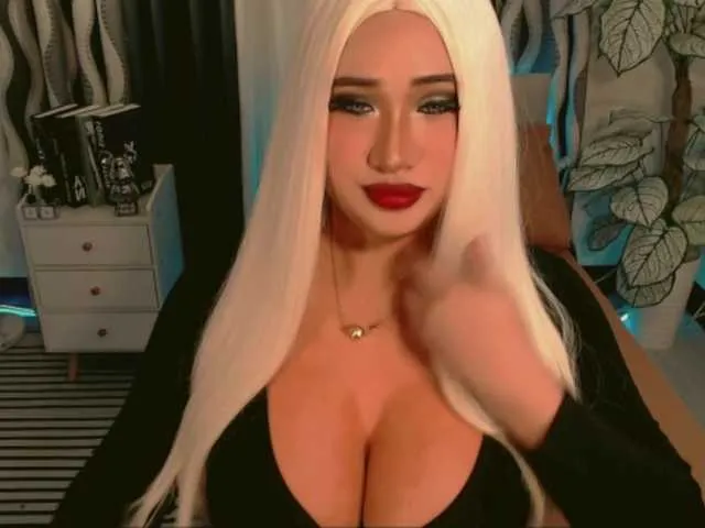 Live sex webcam photo for TsGiganticSelfsuckers #292321358