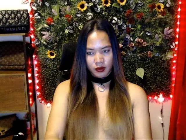 Live sex webcam photo for Tshottiemiya #275942564