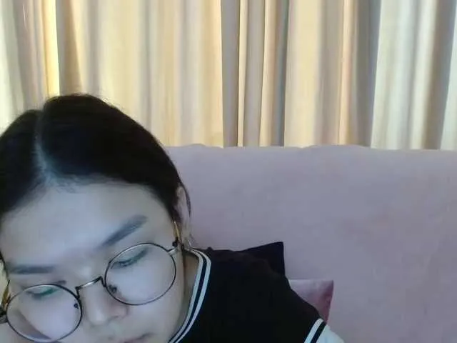 Live sex webcam photo for TumiYun #276403588