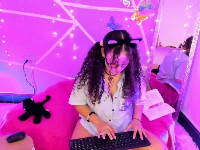 Live sex webcam photo for Turquesanash #276410984