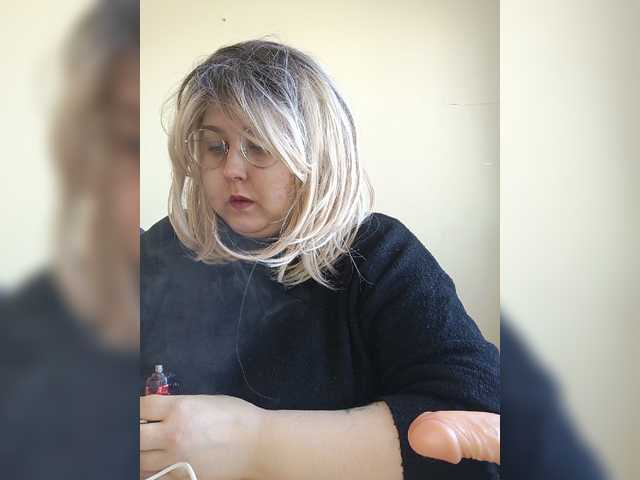 Live sex webcam photo for TvoiaOdaliska #277554161