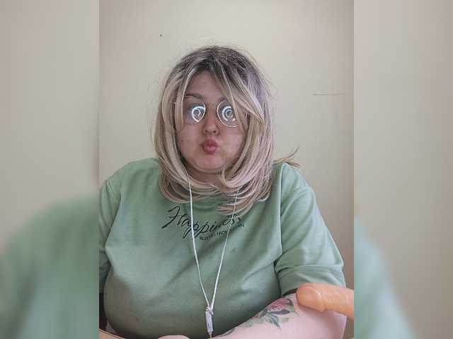 Live sex webcam photo for TvoiaOdaliska #277601993