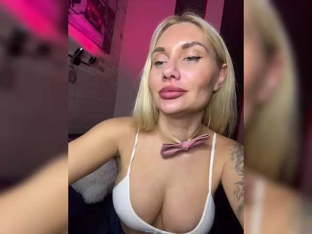 Live sex webcam photo for Tvoyasamka77 #292193315