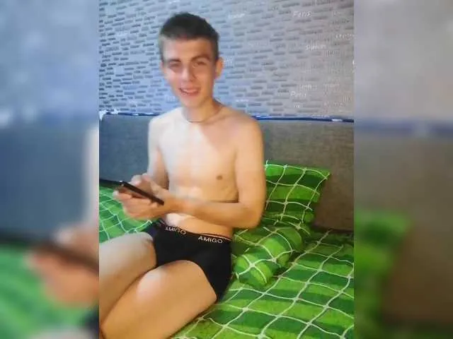 Live sex webcam photo for Twink-Oliver #289316159